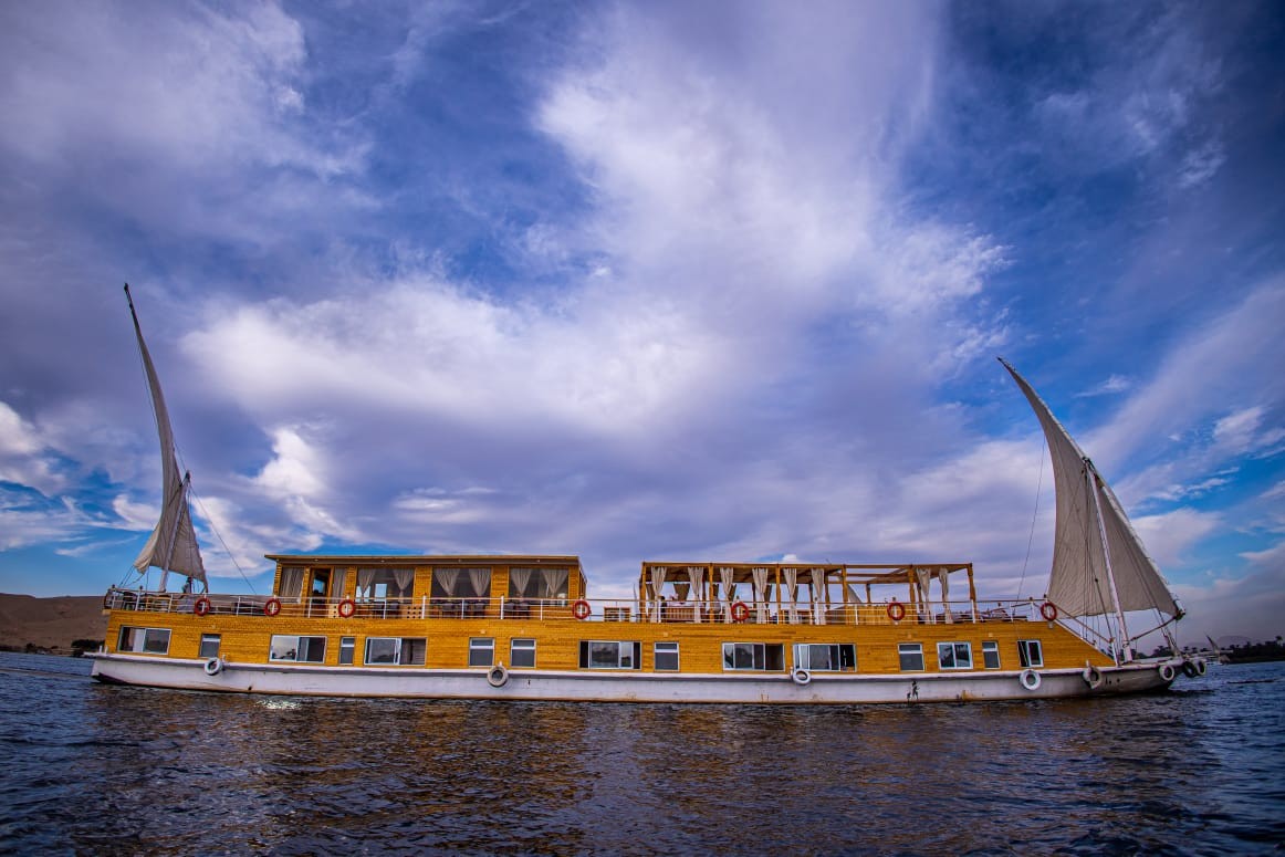 Akhenaton Dahabiya Cruise